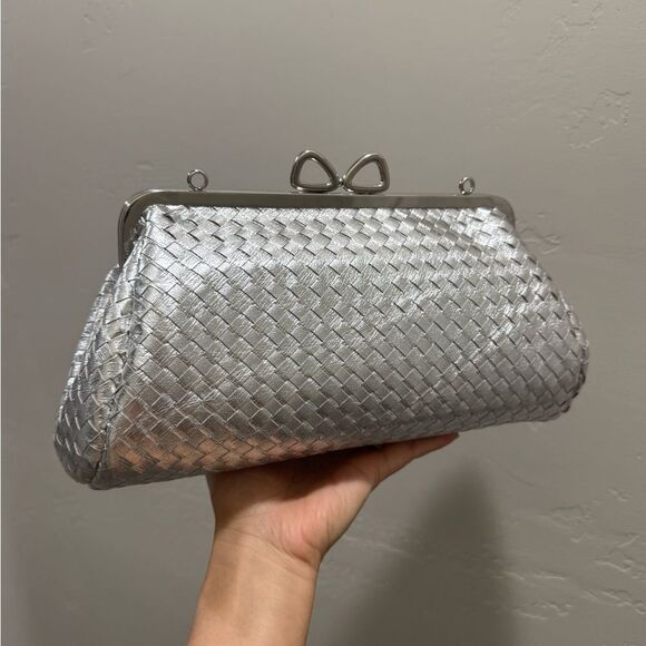 Silver Woven Leather Handmade Unique Bow Shaped Kisslock Baguette Bag/Crossbody - Picture 7 of 16